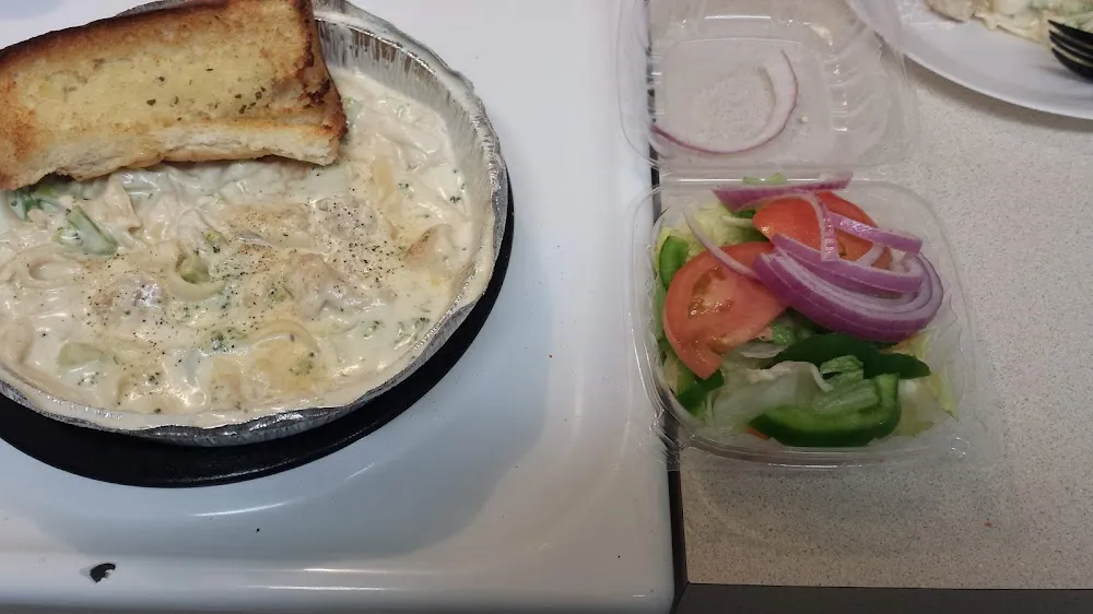 Chicken Broccoli Fettuccine Alfredo w Side Salad